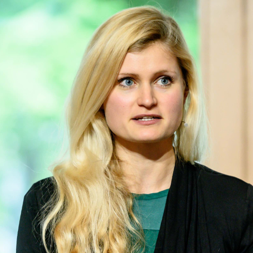 Portrait of Dr Ulrike Franke